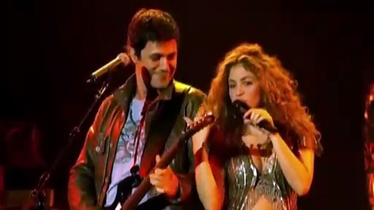 Shakira et Alejandro Sanz chantent "La Tortura" en live