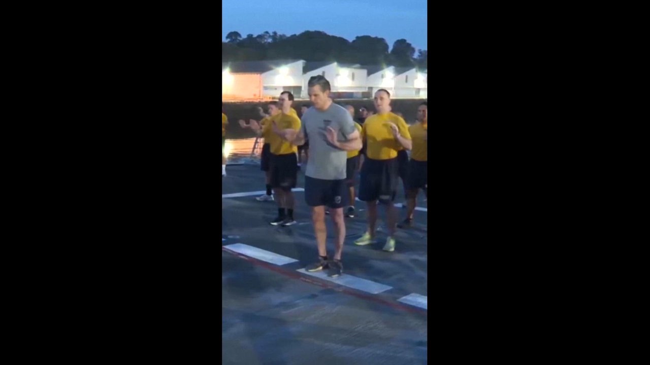 El secretario de Defensa de EE UU, Hegseth, entrena junto a militares estadounidenses