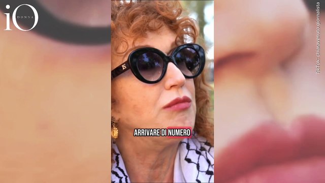 Fiorella Mannoia con la kefiah al collo parla di Gaza: «Un eccidio di civili inermi»