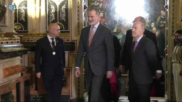 Felipe VI visita, entre aplausos y vivas, la Basílica de la Virgen de las Angustias