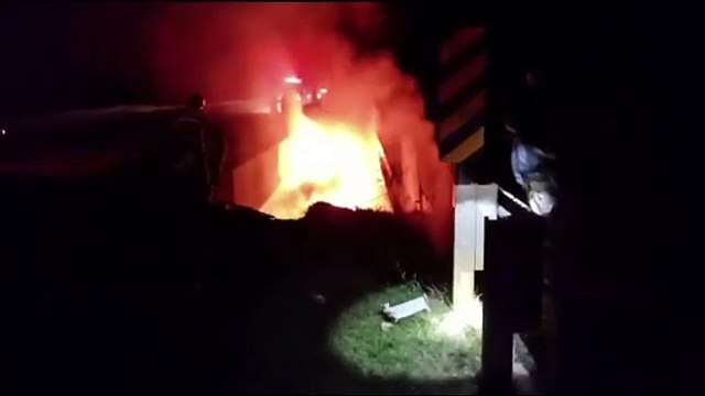 Motorista morre carbonizado após queda e explosão de caminhão-tanque na BR-369