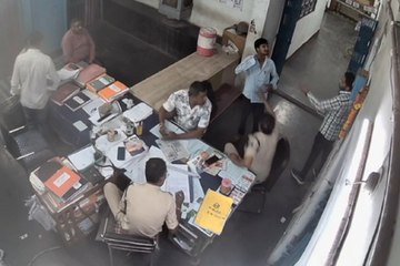 थाने में युवक ने खुद का गला काटा