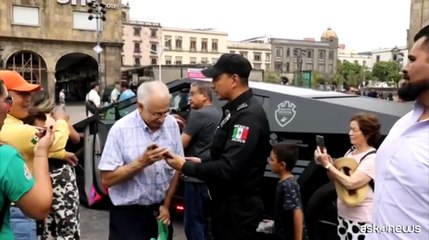 La polizia messicana presenta i nuovi Tesla Cybertruck