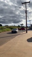 Homem é preso após dar golpes de tesoura e cortar cabelo de mulher