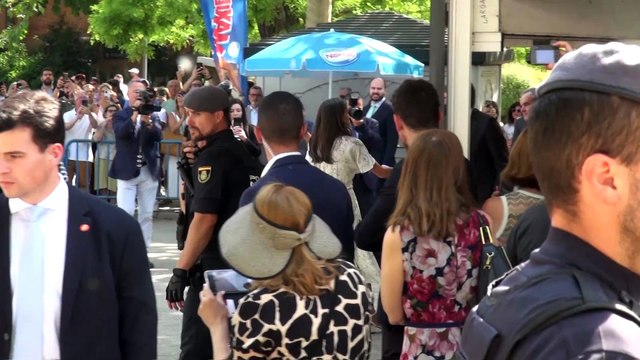 La Reina inaugura una Feria del Libro con guiños a la infancia: He comprado muchas cosas
