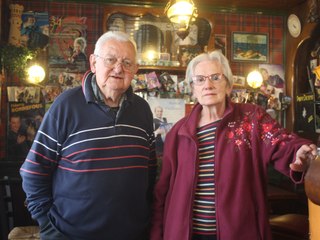 A 79 ans, Nicole tient toujours son café au Mans, temple de l'accordéon !