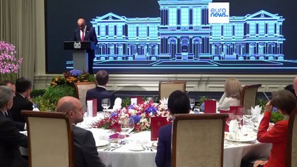 Emmanuel Macron annonce un "nouveau partenariat" avec Singapour et critique Israël