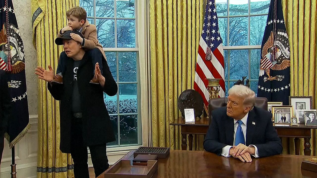 Kettensäge und Hitlergruß: Die spektakulärsten Musk-Auftritte