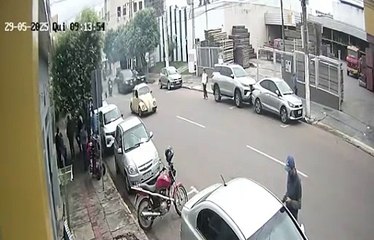 Pedestre é atropelada por criminoso que fugia da polícia na contramão em MT