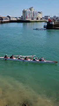 La Vendée Va'a dans le chenal des Sables-d'Olonne