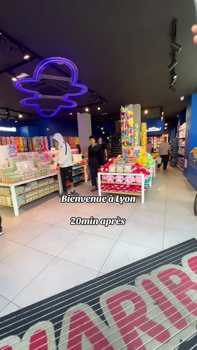 Lyon : N'ayant visiblement pas peur de la justice, des jeunes se filment semant le chaos et cassant un portique dans le métro mais aussi en dévalisant une boutique de bonbons Haribo !