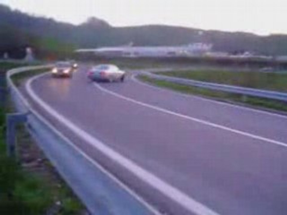 Dérapage contrôlé en entrant sur l'autoroute