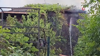 Sakarya’da 2 katlı ahşap evde yangın