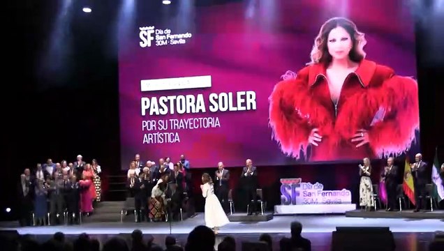 Pastora Soler recibe la medalla de Sevilla en reconocimiento a su carrera musical