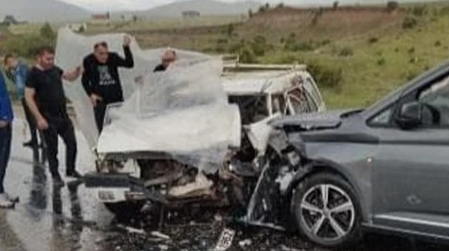 Ankara'da otomobiller kafa kafaya çarpıştı: 1 ölü, 1 yaralı