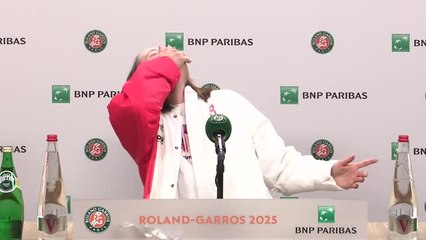 Roland-Garros - "Est-ce que je suis une bonne menteuse ?" : le fou rire de Swiatek au sujet d'Ostapenko