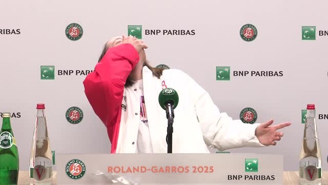 Roland-Garros - Est-ce que je suis une bonne menteuse ? : le fou rire de Swiatek au sujet d'Ostapenko