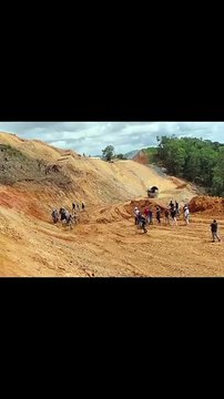 Dispersan a tiros y bombazos a comunitarios en Zambrana Cotui