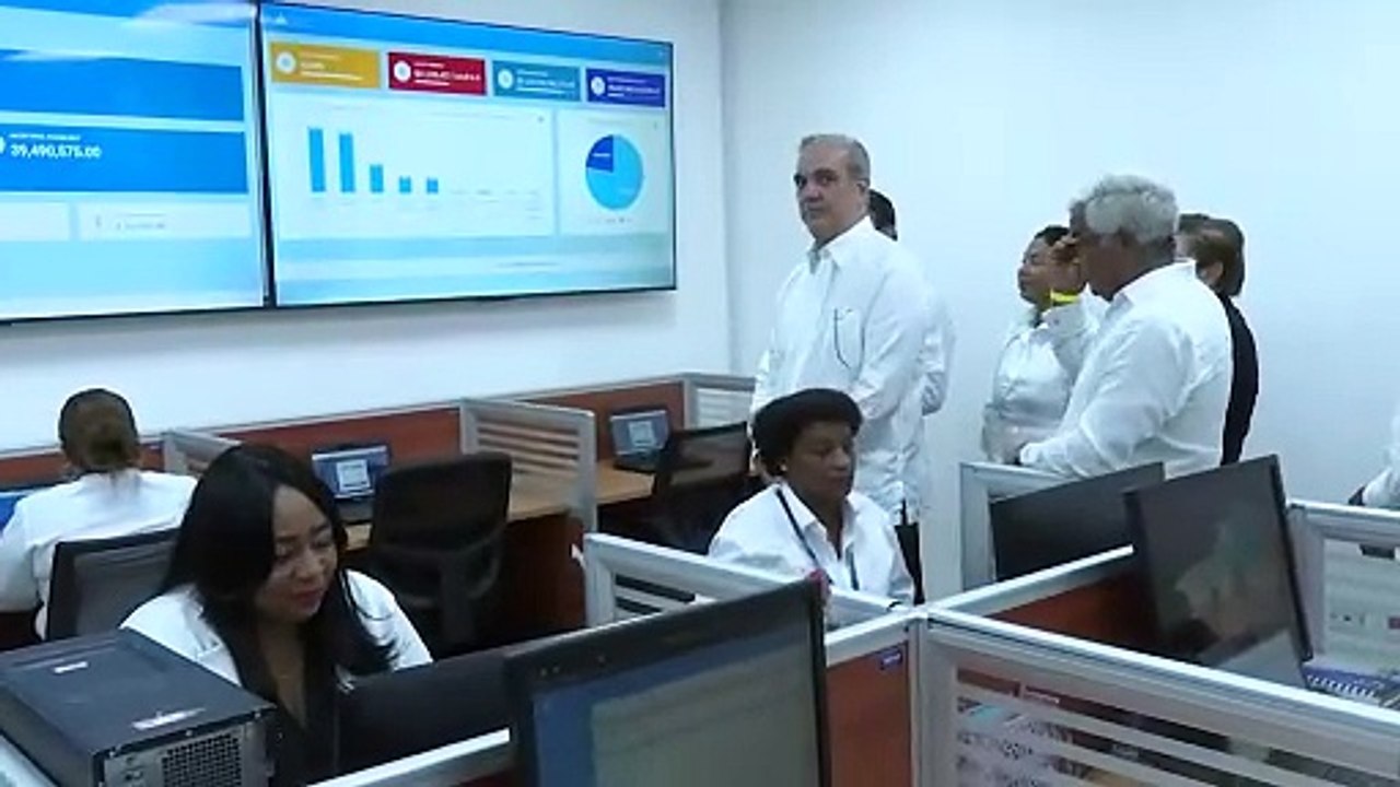 Presidente Abinader entrega más de 800 títulos...