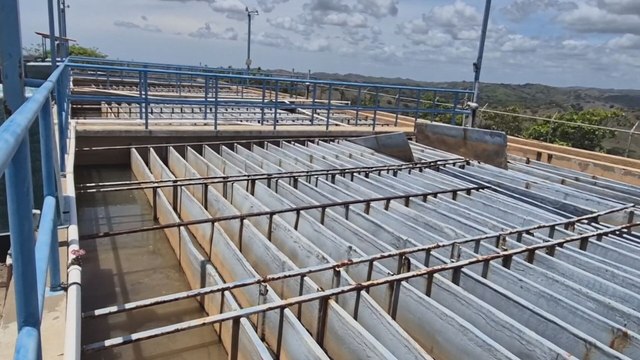 Suspenden operaciones de dos potabilizadoras en Azuero por anomalías en el agua del río La Villa