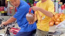 憋住别笑出声，你是通过那个作品关注我的？ #抖音小助手 #搞笑   @阿才  @王老黑