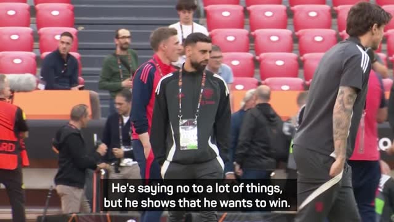 Amorim believes Fernandes 'wants to stay' despite Saudi speculation