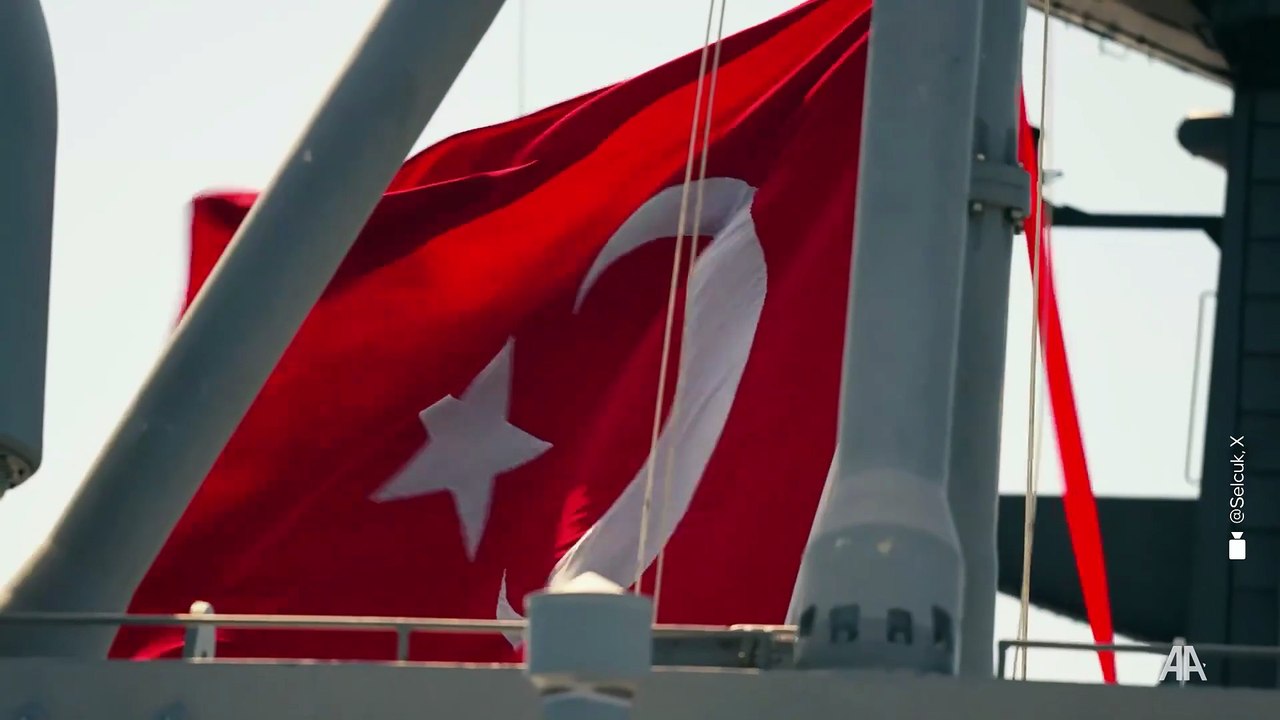 Baykar Yönetim Kurulu Başkanı Selçuk Bayraktar, TCG Anadolu'dan Bayraktar TB3'ün uçuş görüntülerini paylaştı