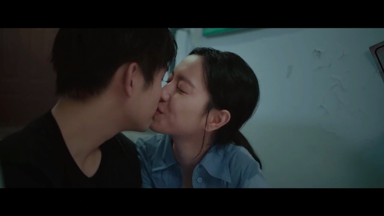 吃饭跑步和恋爱 "Eat Run Love" | "Give me a kiss" [English Subtitles]