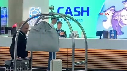 Fenerbahçe'ye veda eden Edin Dzeko, İstanbul'dan ayrıldı