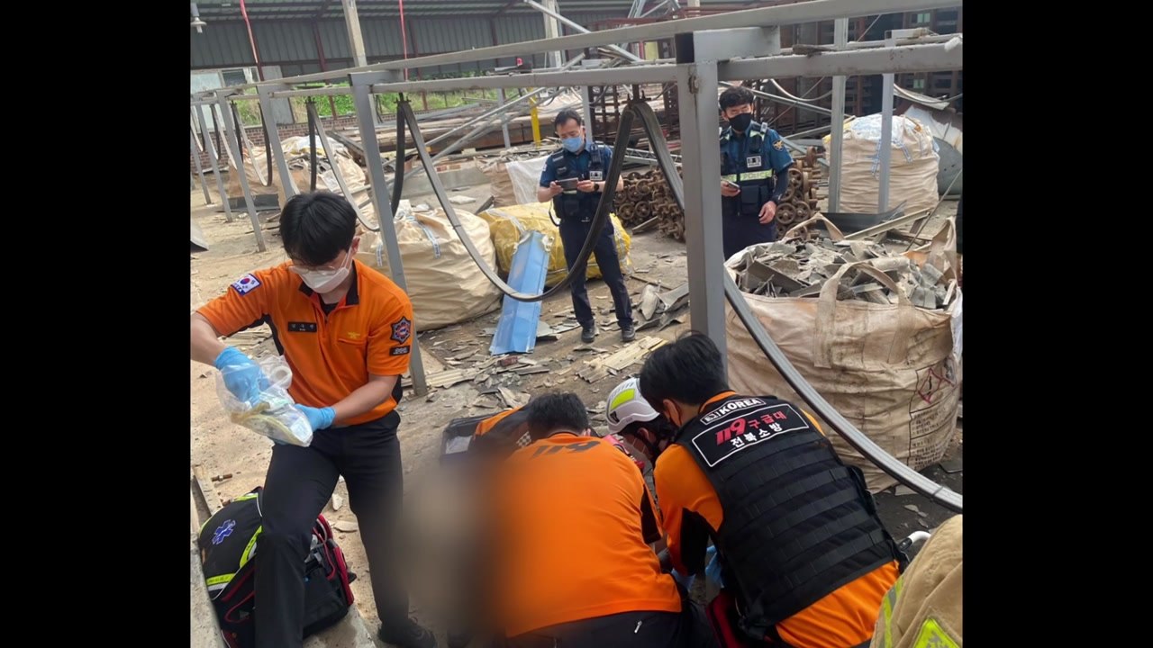 전북 김제 지붕 철거 작업하던 60대 추락해 숨져 / YTN