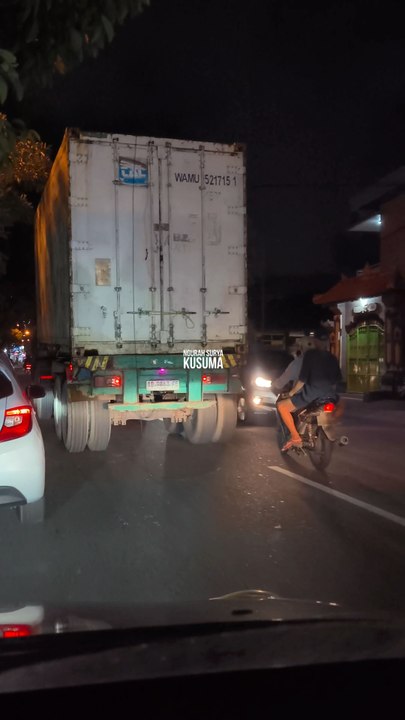 Truk Besar