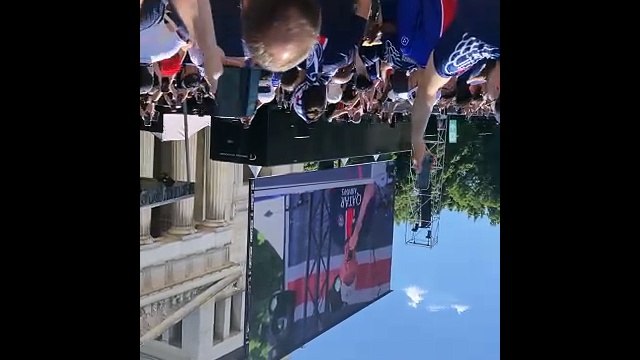 Pauleta ovationné par les supporters du PSG - Foot - Ligue des champions - PSG