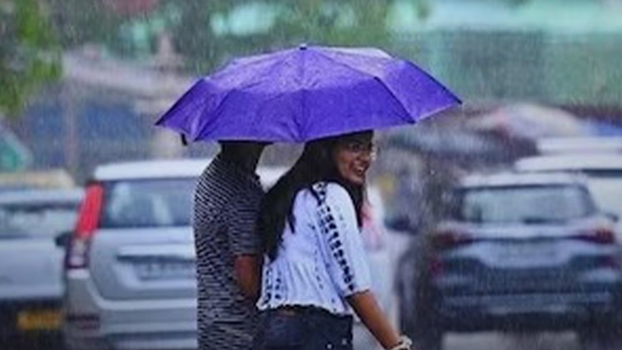 Delhi में बारिश के दौरान IMD ने जारी किया ऑरेंज अलर्ट