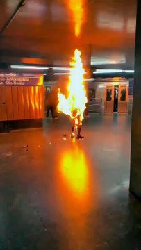 Idoso ateia fogo ao próprio corpo na estação São Bento do Metrô em São Paulo