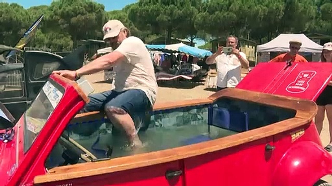 Dans l'Hérault, on célèbre les voitures deux chevaux (2CV)