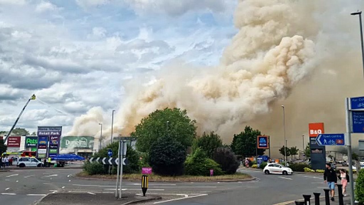 Massive fire at Northampton retail park sends smoke across town