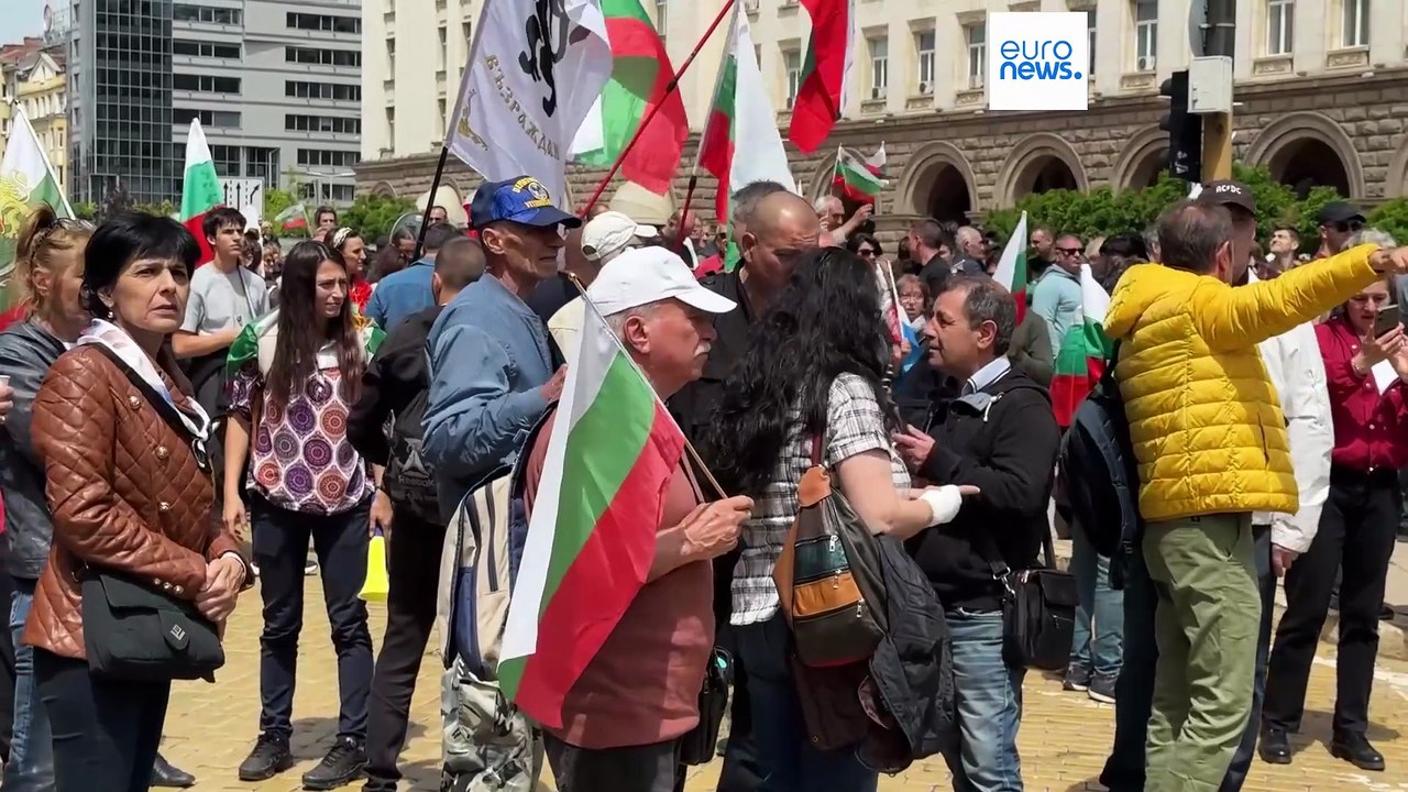 Χιλιάδες διαδηλώνουν στη Βουλγαρία κατά του ευρ...