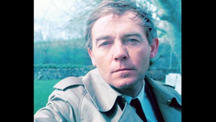 "How Do I Love Thee?" - Michael Jayston Reading Elizabeth Barrett-Browning's Famous Poem