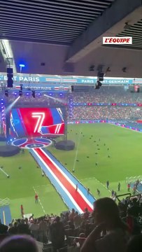 Le Parc des Princes scande la composition des joueurs parisiens - Foot - Ligue des champions - PSG