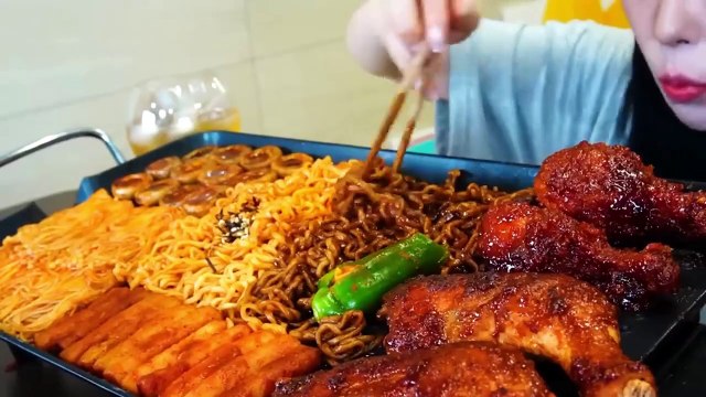 ASMR MUKBANG Fire spicy Mushrooms, Fire Noodles, Black bean noodles, Seasoned Chicken, Rice cakes.