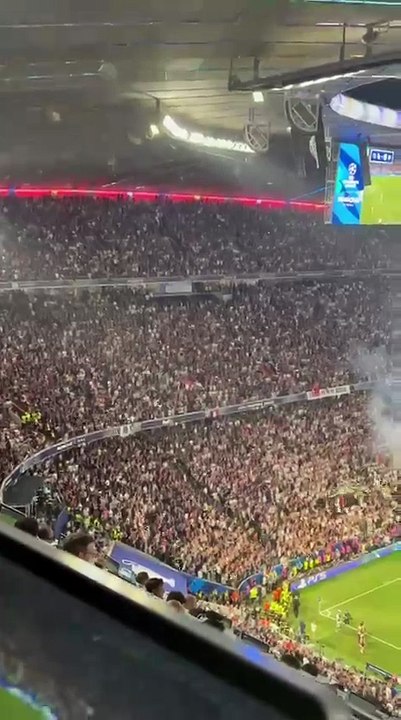 « On est chez nous » chantent les supporters pa...