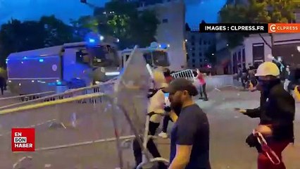 Paris St Germain'in Devler Ligi zaferinin ardından Paris sokakları karıştı