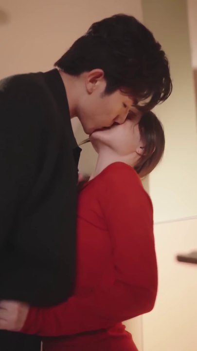 A Drugged Girl Mistakenly Enters the CEO’s Room. After That Night, CEO Becomes Addicted to Her