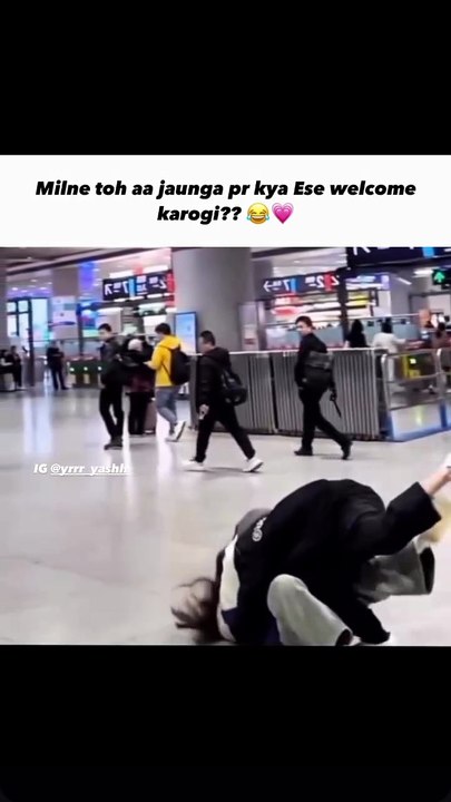 Emotional welcome in airport 😭 💔