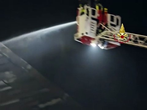 Viola Park, notte di paura: incendio devasta la struttura