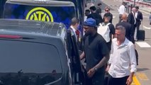 Inter, musi lunghi e silenzio assordante: il video del rientro a Milano