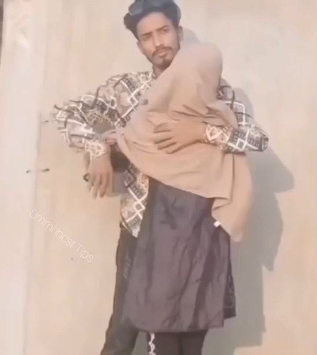 Indian viral couple hugging and kiss live #viral #couple #news #sexy #memer #memes #viralindian #hotclip #gf #romance