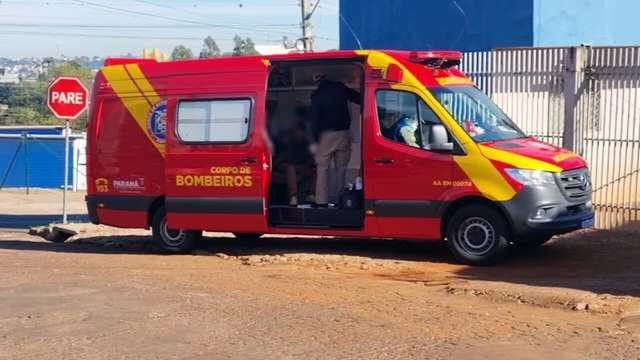 Motociclista é socorrido pelo Siate após acidente de trânsito no Cascavel Velho