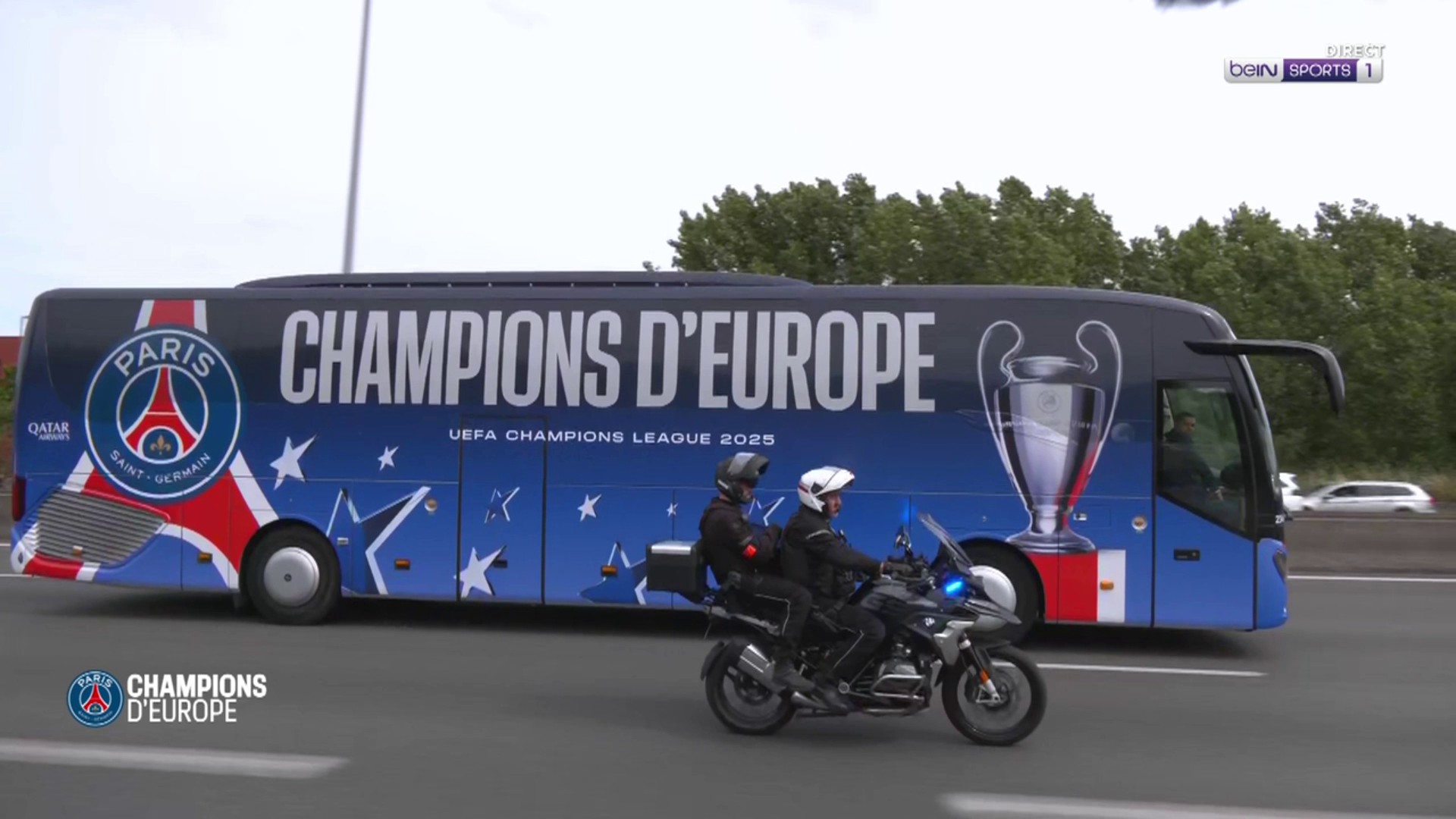 Les bus du PSG escortés par des centaines de scooters !