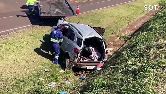 Ecosport invade pista contrária e colide frontal com carreta na BR-277 em Cascavel